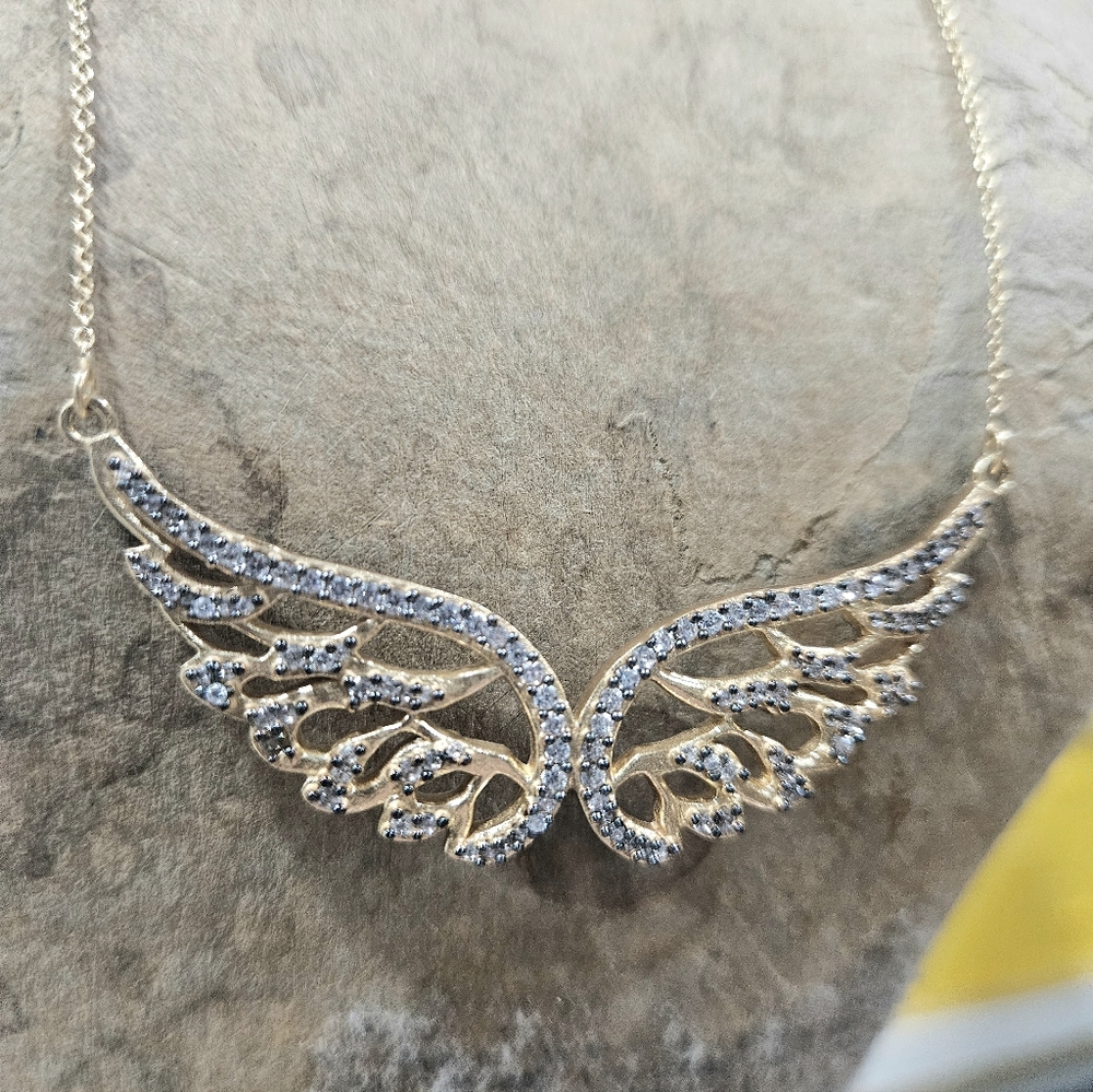 Stella And Dot Bellisimo Angelo Gold Wings Necklace Asjustable Length EUC